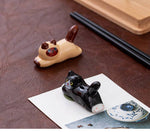Load image into Gallery viewer, Gohobi Ceramic Lying Cat Chopstick Rest - Brown Siamese cat
