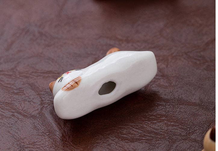 Gohobi Ceramic Lying Cat Chopstick Rest - Brown/White