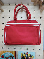 Laden Sie das Bild in den Galerie-Viewer, Retro Bowling Bag Red
