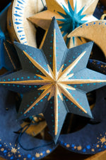 Laden Sie das Bild in den Galerie-Viewer, Twinkling Star Screen-Printed Board Decoration
