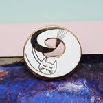 Carica l&#39;immagine nel visualizzatore di Gallery, Barbara Catworth Cat Artist Pin
