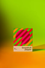 Carica l'immagine nel visualizzatore di Gallery, Grapefruit Pepper - 68% dark chocolate bar, 70g
