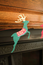 Carica l'immagine nel visualizzatore di Gallery, Bright Reindeer Sewn Garland
