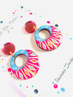 Carica l&#39;immagine nel visualizzatore di Gallery, Summer pink atomic vintage earring quirky acrylics jewellery

