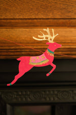 Carica l'immagine nel visualizzatore di Gallery, Bright Reindeer Sewn Garland
