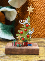 Laden Sie das Bild in den Galerie-Viewer, Cats In Tree Block
