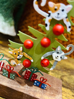 Laden Sie das Bild in den Galerie-Viewer, Cats In Tree Block
