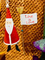 Laden Sie das Bild in den Galerie-Viewer, Love Is Love Santa
