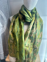 画像をギャラリービューアに読み込む, Felt and Silk Scarf - Olive Green
