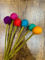 Laden Sie das Bild in den Galerie-Viewer, Pack of 6 Felt Handmade Flower Bouquet - Multicoloured pompoms
