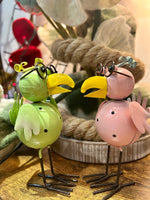 Laden Sie das Bild in den Galerie-Viewer, Metal Hand Painted Chick
