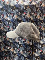 Laden Sie das Bild in den Galerie-Viewer, Acid Grey Sashiko Cross Cotton Denim Cap
