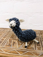 Laden Sie das Bild in den Galerie-Viewer, Felt Standing Llama
