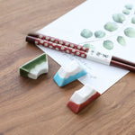 Laden Sie das Bild in den Galerie-Viewer, Gohobi Ceramic Mountain Fuji Chopstick Rest - Blue
