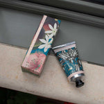 Carica l'immagine nel visualizzatore di Gallery, Kew Gardens Jasmine Peach Hand Cream
