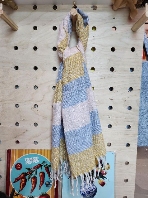 Colourful striped zigzag winter scarf: Grey Pink