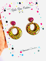 画像をギャラリービューアに読み込む, Leopard print yellow dangle earrings summer quirky vintage
