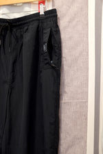 Laden Sie das Bild in den Galerie-Viewer, Black Tracker Unisex Urban Trousers
