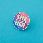 Carica l&#39;immagine nel visualizzatore di Gallery, She/Her pronoun badge
