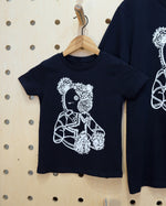 Laden Sie das Bild in den Galerie-Viewer, Teddy Love and Peace organic cotton t-shirt
