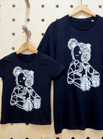 Laden Sie das Bild in den Galerie-Viewer, Teddy Love and Peace organic cotton t-shirt
